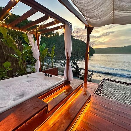 Beachfront Luxury Dome Villas - Gamat Bay Resort Nusa Penida Exterior foto