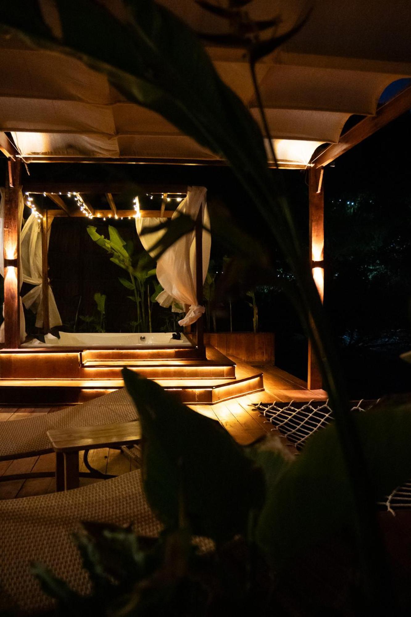 Beachfront Luxury Dome Villas - Gamat Bay Resort Nusa Penida Exterior foto
