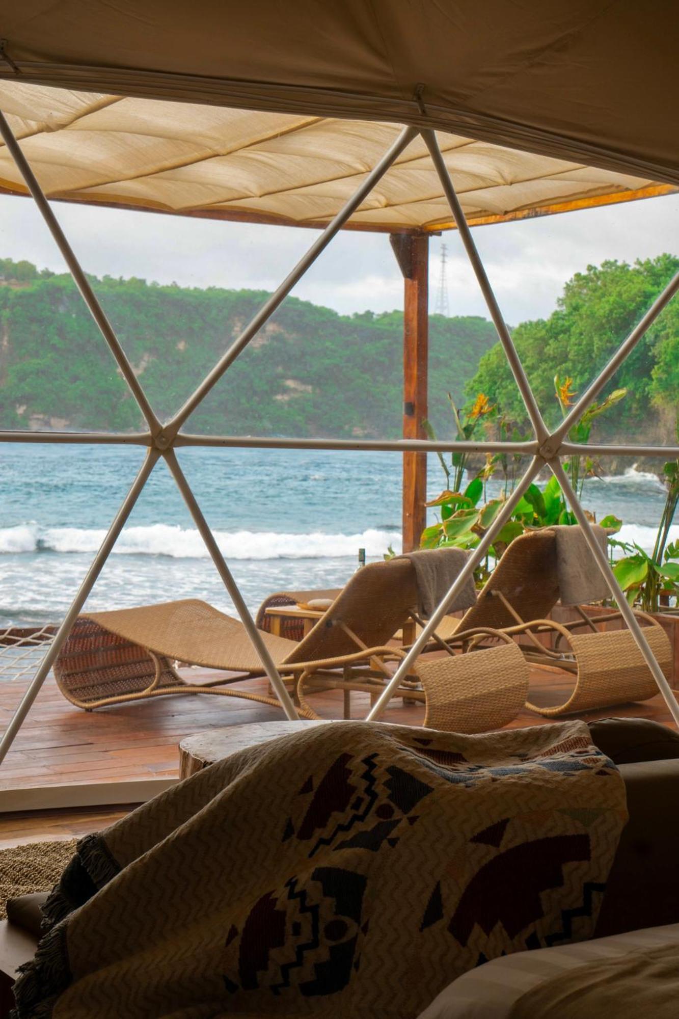 Beachfront Luxury Dome Villas - Gamat Bay Resort Nusa Penida Exterior foto
